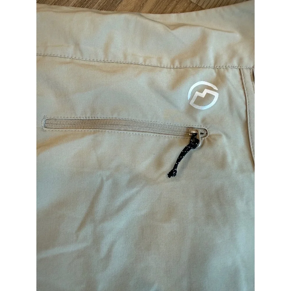 Magellan Outdoors Fish Gear Shorts Womens XXL Khaki Water Repellent Hiking Fish